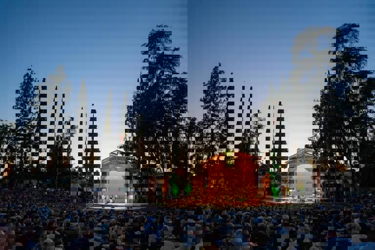 Peça itinerante resgata lendas indígenas com apresentações pelas ruas brasileiras